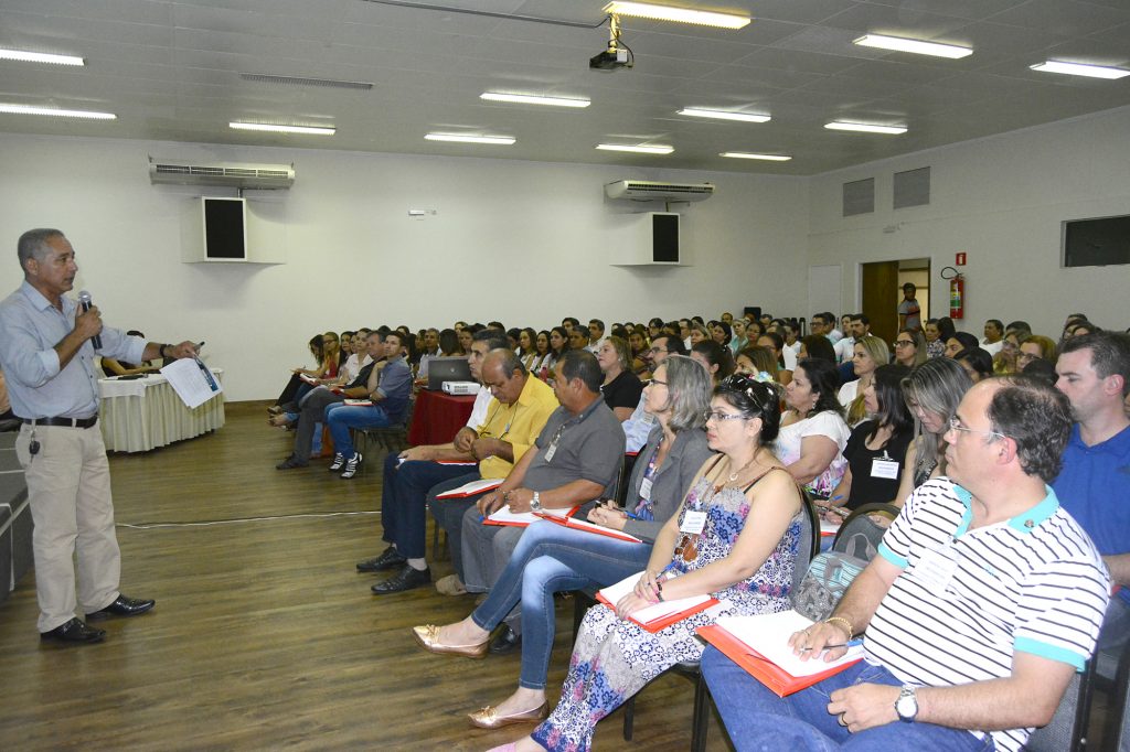 Durante os três dias, os profissionais de saúde debateram os tratamentos das doenças transmitidas pelo Aedes Aegypti