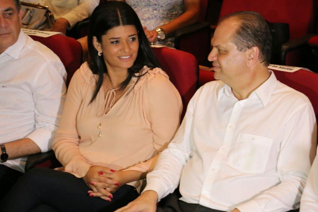 A governadora Rose Modesta e o ministro da saúde Ricardo Barros durante reunião com prefeitos